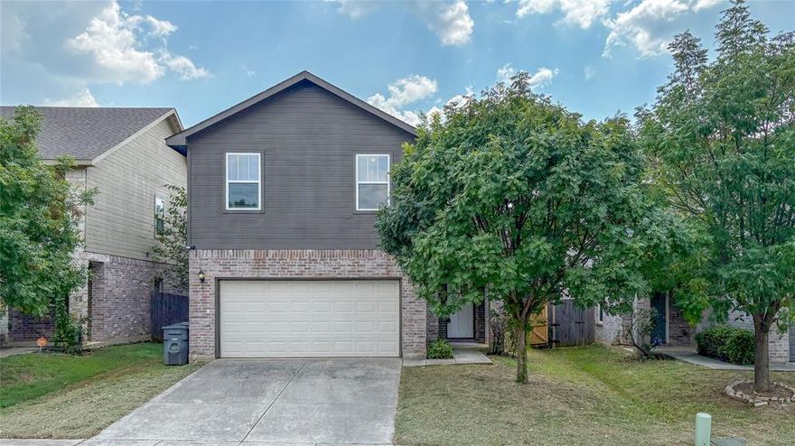 Now available in Dallas: This beautifully updated two-story modern look home offers fresh interior paint, laminate flooring and brand-new carpet
throughout. Featuring 4 spacious bedrooms and 2.5 bathrooms, it boasts a bright, functional layout ideal for families,
first-time homebuyers, or savvy investors. Enjoy easy access to nearby stores, parks, schools, and major highways—
making daily life convenient and connected. With its move-in-ready condition and welcoming atmosphere, this is a
home you won’t want to miss. Schedule your private tour today!