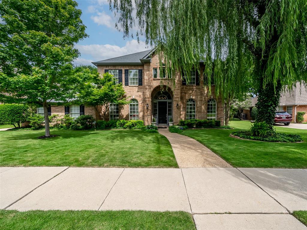 2704 Lakesedge Drive