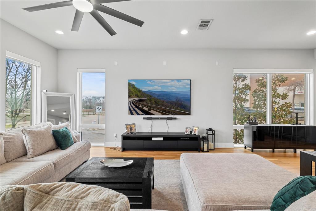 3441 Foxboro Drive