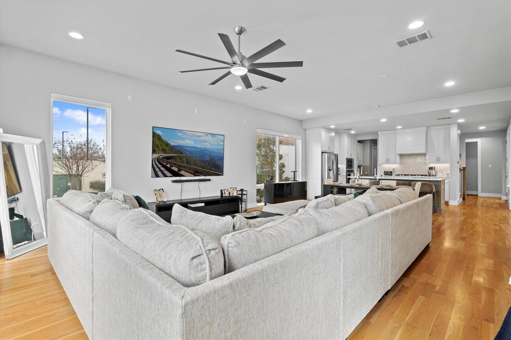 3441 Foxboro Drive
