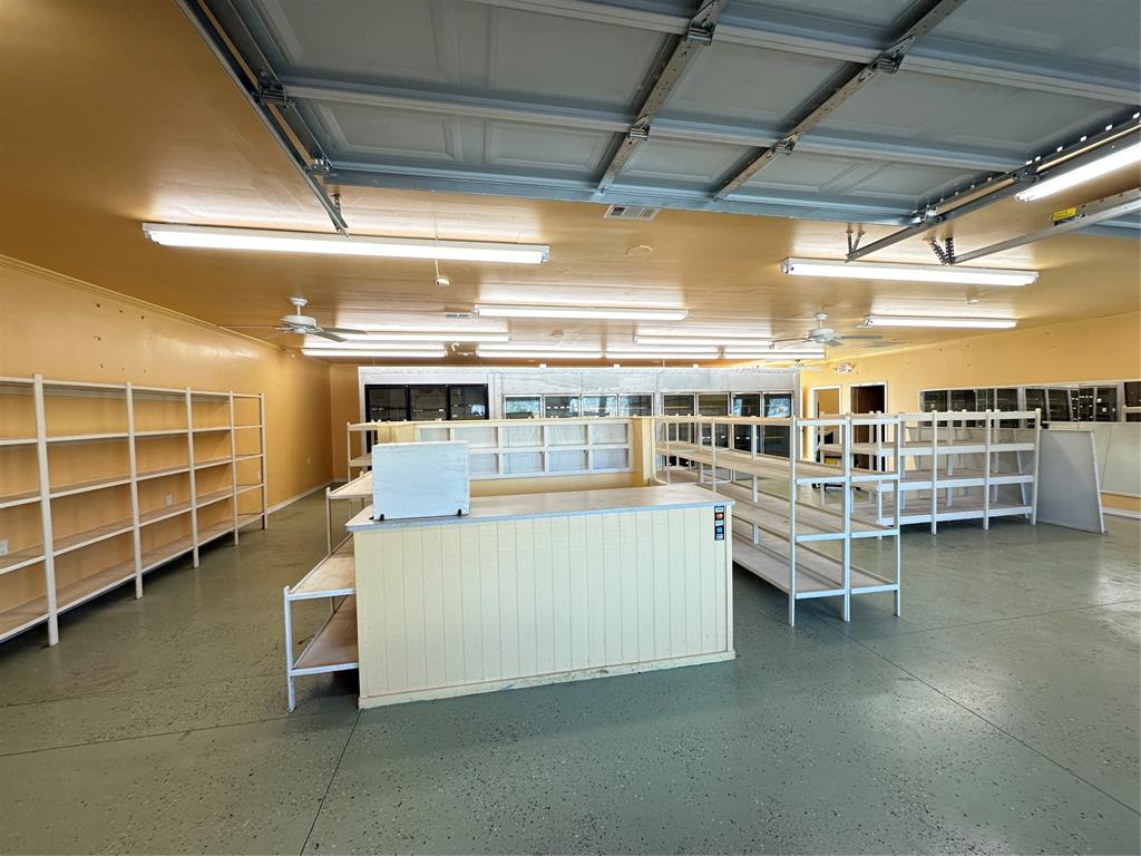 PERRY, DANIEL SURVEY Abstract 1242 Tract 1A & 1G - Commercial Lease