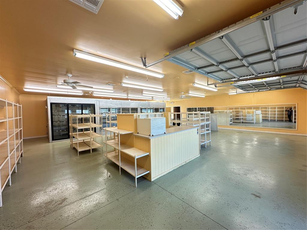 PERRY, DANIEL SURVEY Abstract 1242 Tract 1A & 1G - Commercial Lease