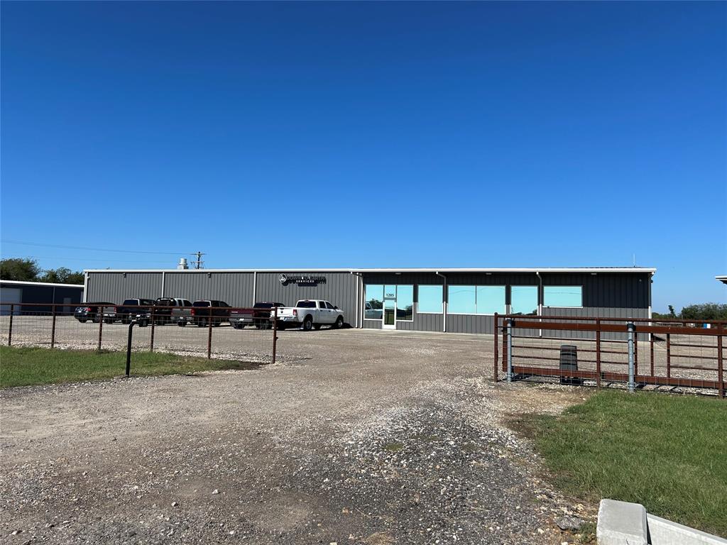 1285 Farm Road 3236