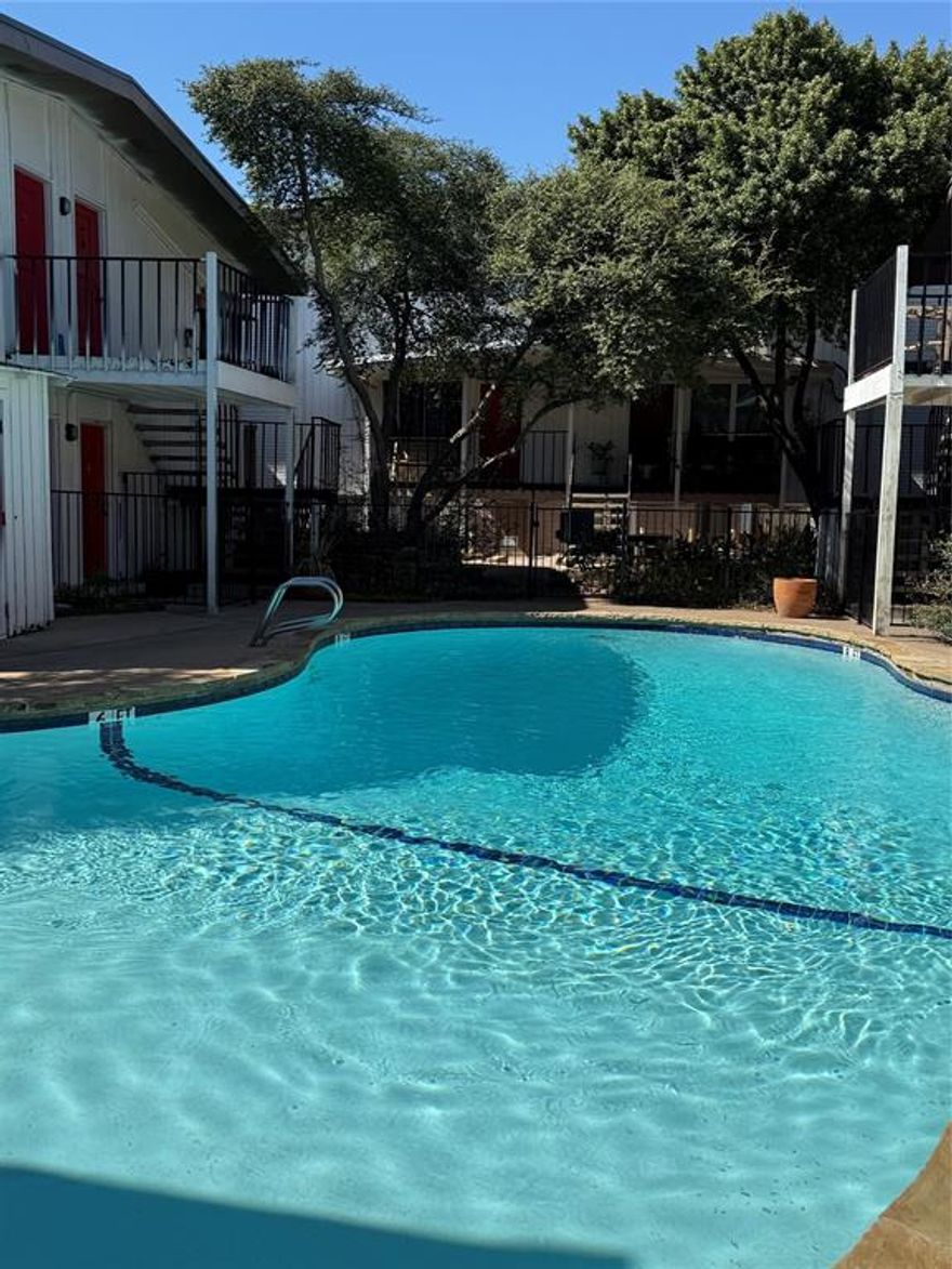 Welcome to your new home! This highly sought after pet friendly area offers a bright 1bed 1 bath unit which is very cozy, overlooks the pool, and has been updated. Step into your very spacious living room with high ceilings throughout. Kitchen appliances include electric stove, microwave, refrigerator and dishwasher. There are separate balconies for you to enjoy! This property is very conveniently located very close to Uptown, Downtown, and lots of entertainment in this vibrant community. You will love the ease of access to major highways, and conveniently located just a couple of miles from several hospitals. Come check out your new, lovely home!