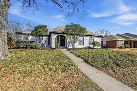 Photo of 1541 Sunswept Terrace, Lewisville, TX 75077 (MLS # 21173303)