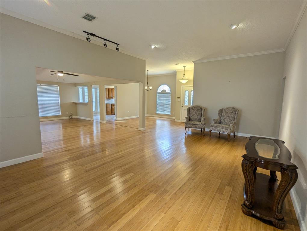 Lloyd Tr 10 - Residential Lease