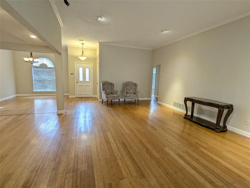 Lloyd Tr 10 - Residential Lease