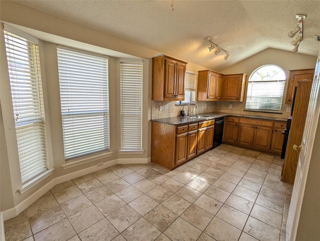 Lloyd Tr 10 - Residential Lease