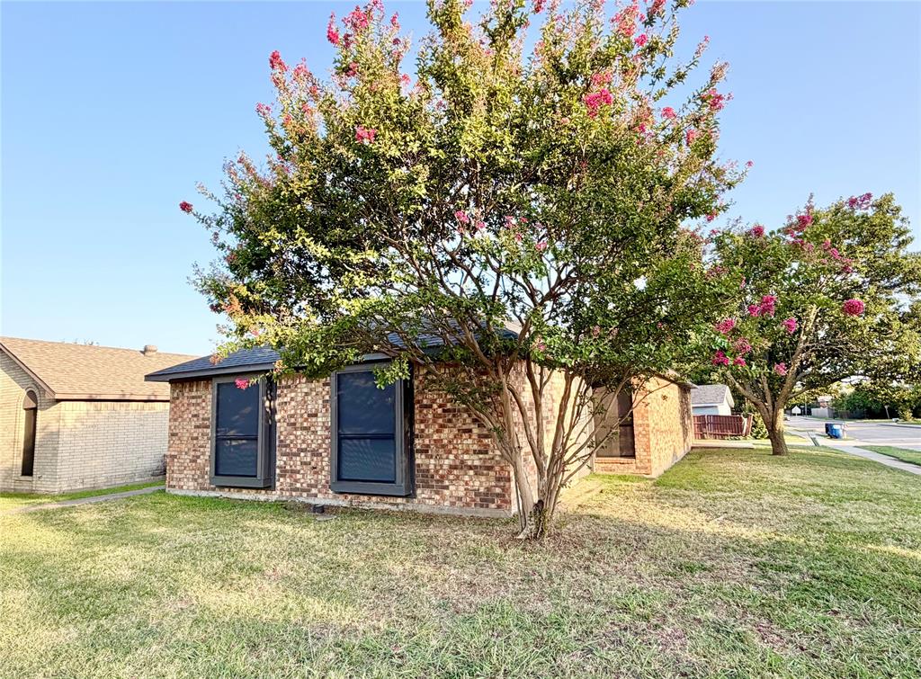 211 E Stone Circle