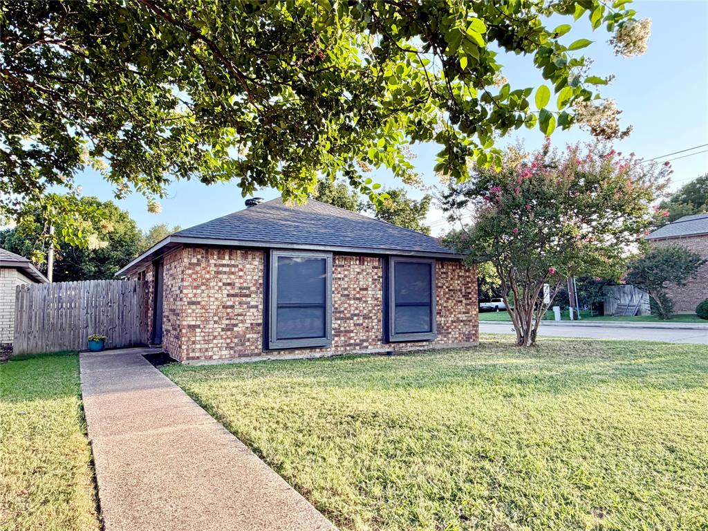 211 E Stone Circle