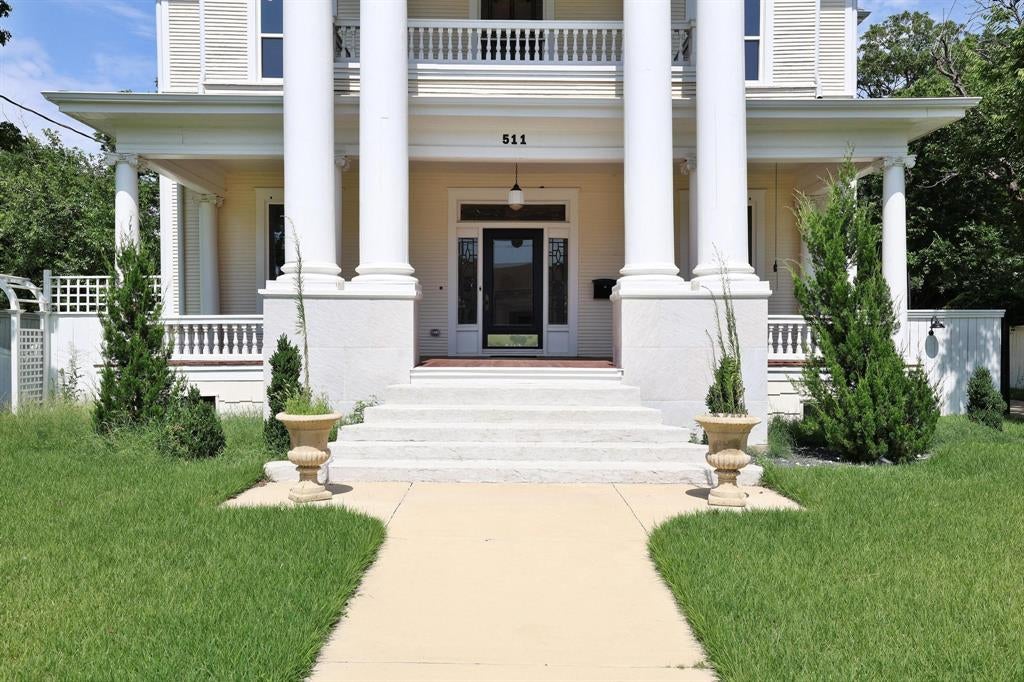 511 Travis Street