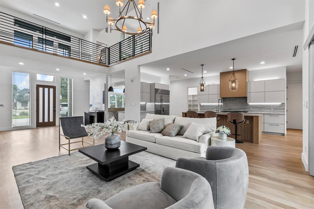 6411 Royal Lane