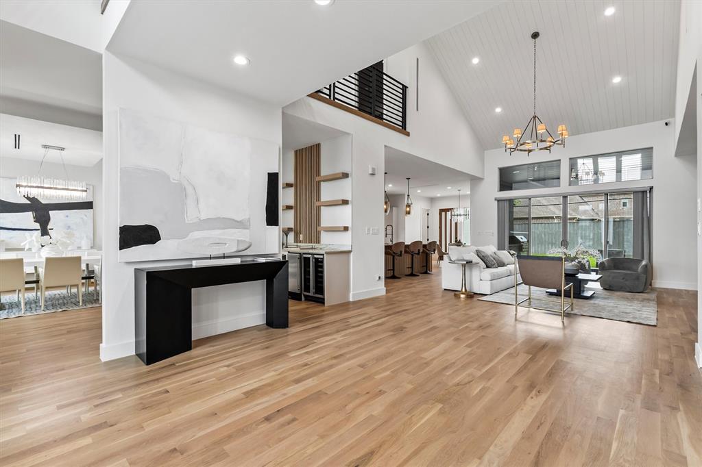 6411 Royal Lane