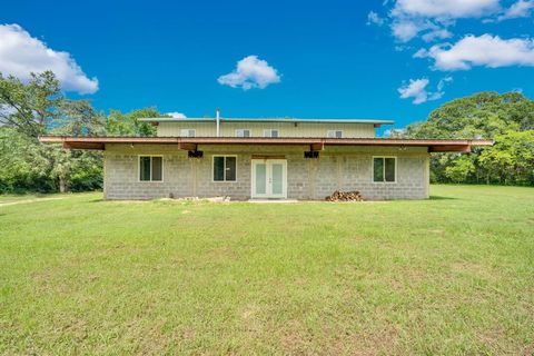 Photo of 10476 County Road 313, Terrell, TX 75161 (MLS # 21253911)