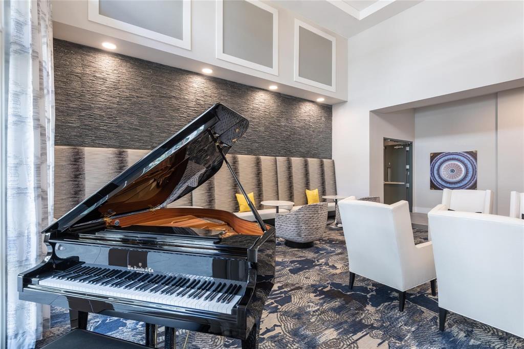 Rreef Domain Lt Q1 & Lt R Sub - Residential Lease