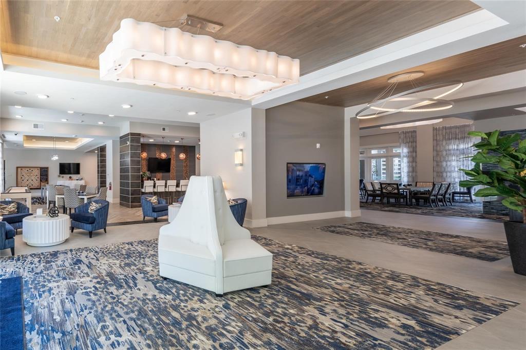 Rreef Domain Lt Q1 & Lt R Sub - Residential Lease