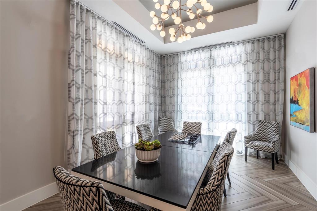 Rreef Domain Lt Q1 & Lt R Sub - Residential Lease