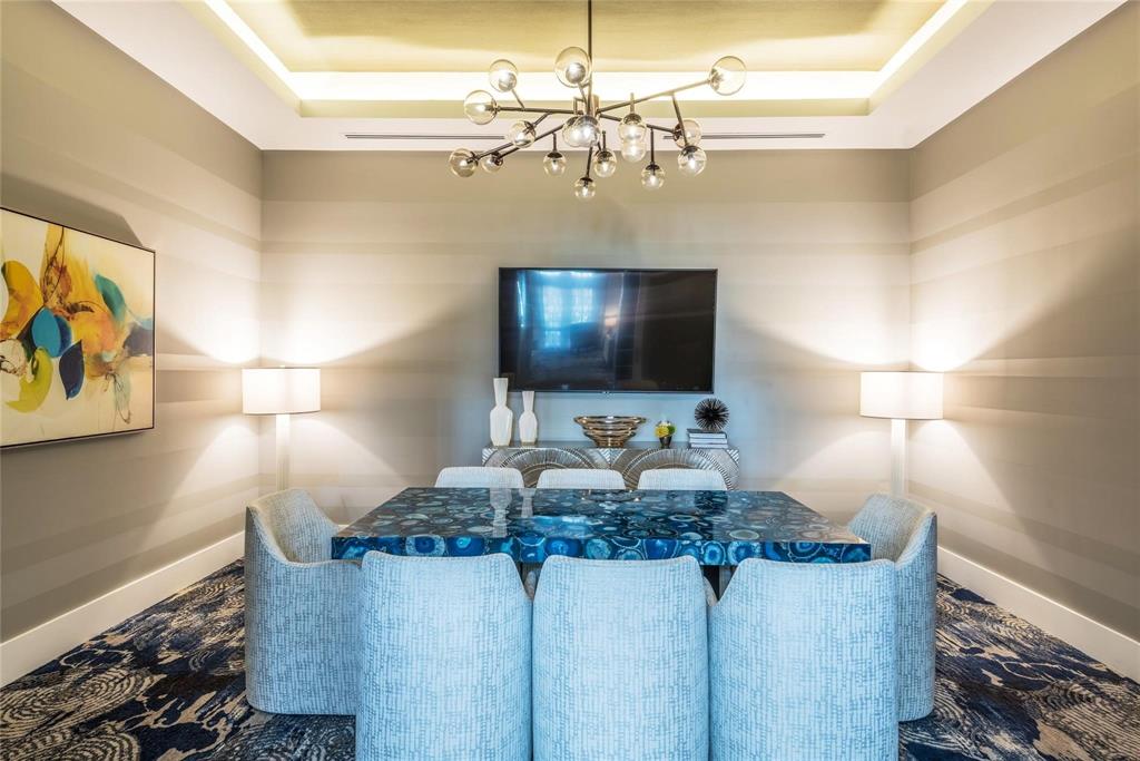 Rreef Domain Lt Q1 & Lt R Sub - Residential Lease