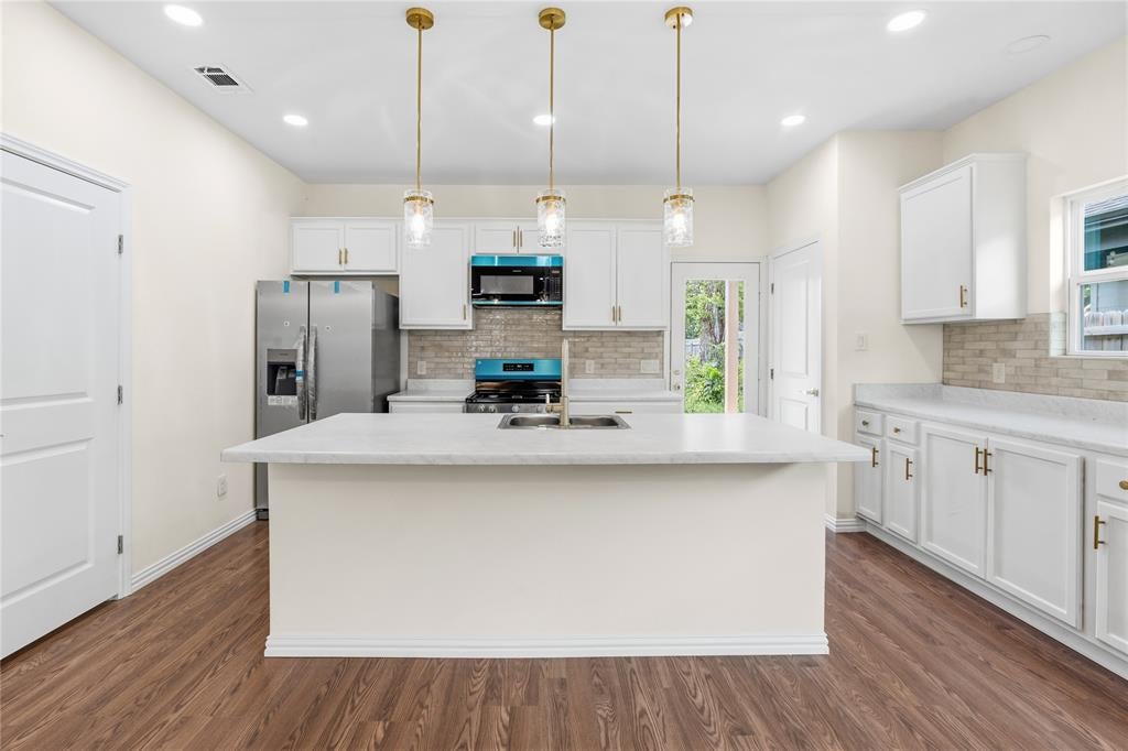 4115 Vineyard Drive