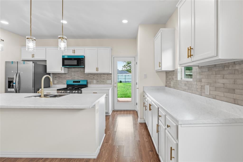 4115 Vineyard Drive