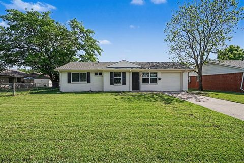 Photo of 1214 Ashland Drive, Mesquite, TX 75149 (MLS # 21231440)