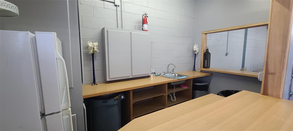 BLK 5802 TR 20.2 ACS 0.0237 CAL C - Commercial Sale