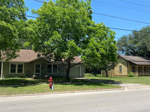 Photo of 516 S Mckinney Street, Mexia, TX 76667 (MLS # 21314594)