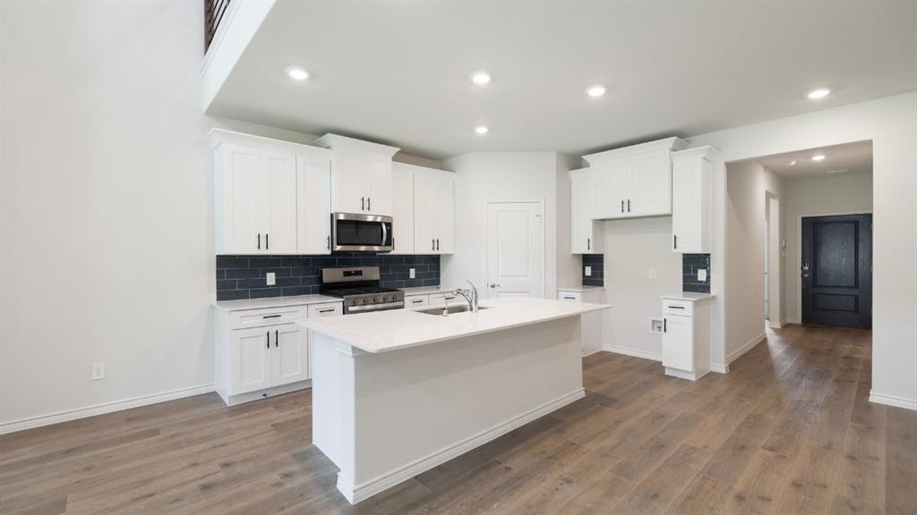 9212 Gossamer St.
