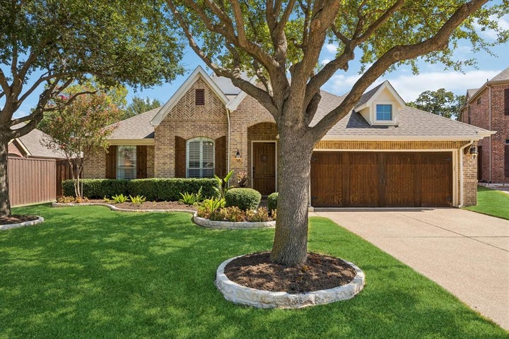 Photo 1 of 35 — 2403 Laguna Lane, Arlington, TX 76012