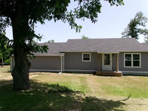 Photo of 419 W Evans Avenue, Bonham, TX 75418 (MLS # 21316300)