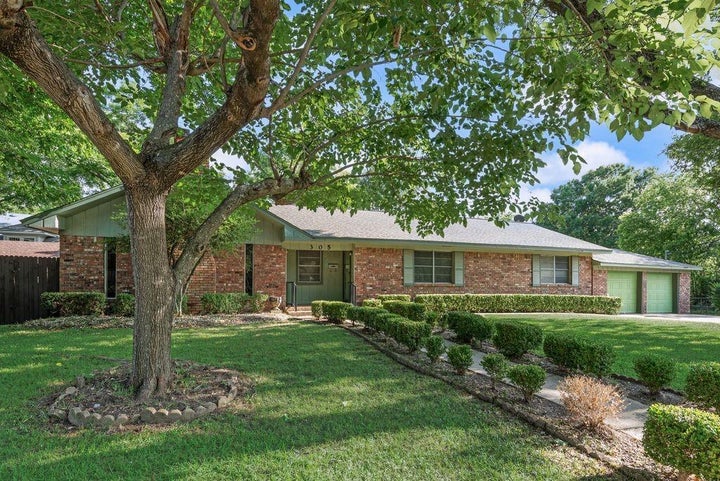 305 W 2nd North Street, Kaufman, TX 75142