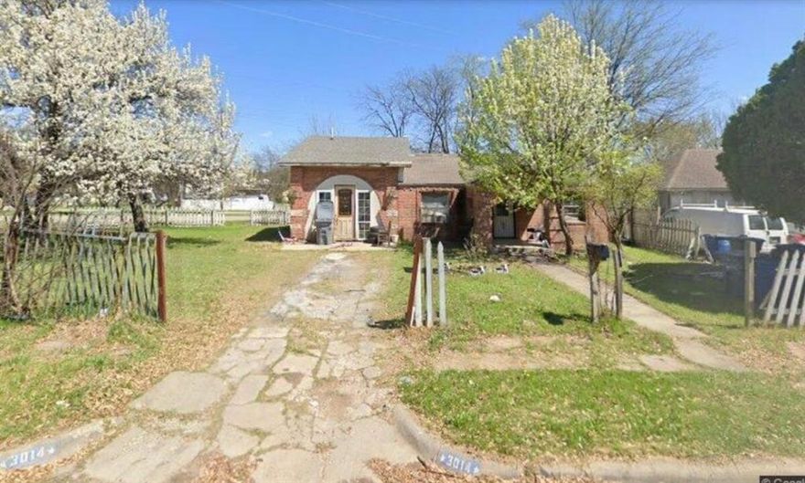 Attention Investors & Renovation Enthusiasts!

This property, located in the sought-after Trinity Heights Annex subdivision, presents an incredible opportunity for a full renovation. Situated on a generous .27-acre lot, this home offers a canvas for your vision and creativity. Embrace the potential to craft a personalized masterpiece in a desirable neighborhood. With its spacious lot size, this property invites the possibility of expansion or a complete transformation. Unlock the potential of this promising space and create the home you've always envisioned. Opportunity awaits for a full remodel to turn this property into your dream residence.

All measurements need to be confirmed by agent.