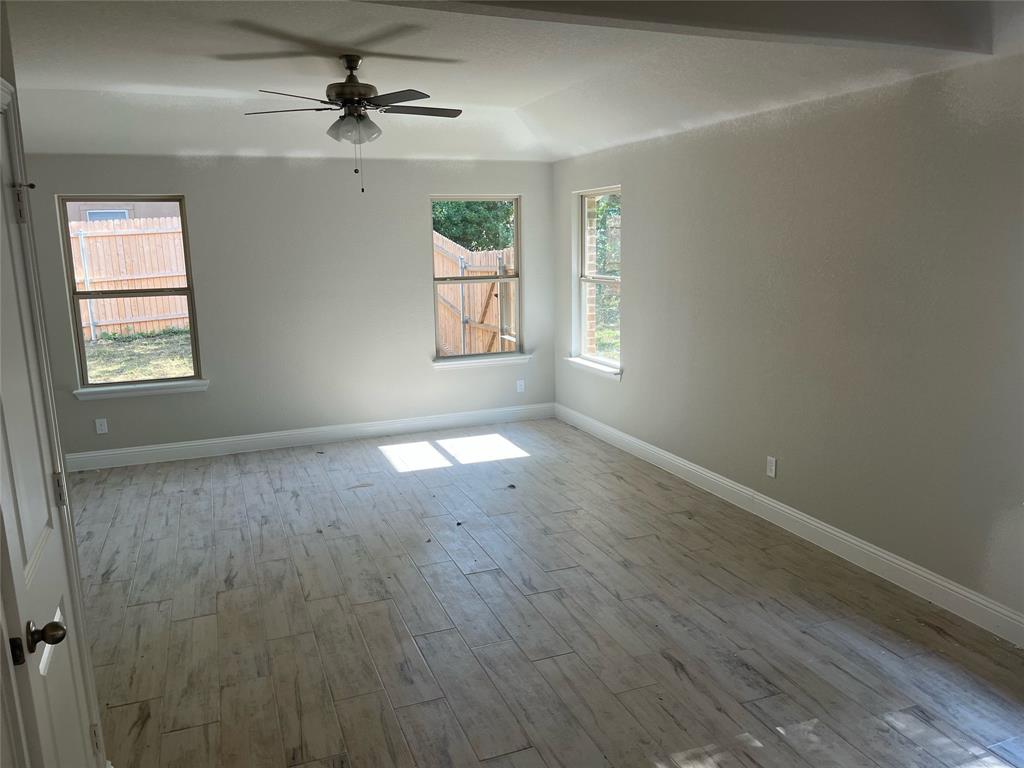 Kennedale, Texas 76060, United States, 6 Bedrooms Bedrooms, ,4 BathroomsBathrooms,Residential,Active,239775