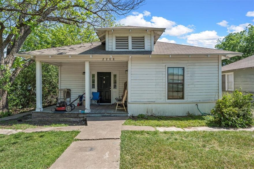 Fully occupied duplex in the heart of Waco! This fully occupied duplex delivers immediate cash flow with a 100% occupancy rate and low overhead. Built in 1916 and spanning 1,710 sq ft, this one-story property consists of two income-producing units with solid rental history. Reach out for financials or to schedule a walkthrough—this opportunity won't last.