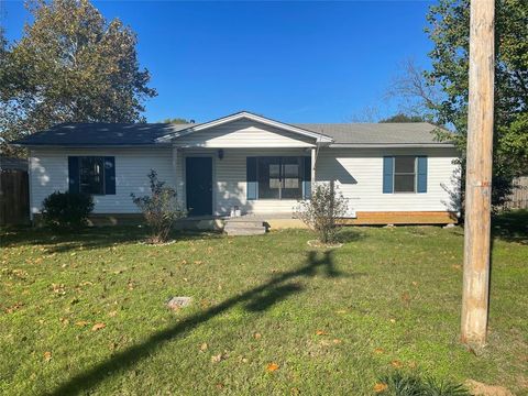 301 walnut Street Chandler TX 75758