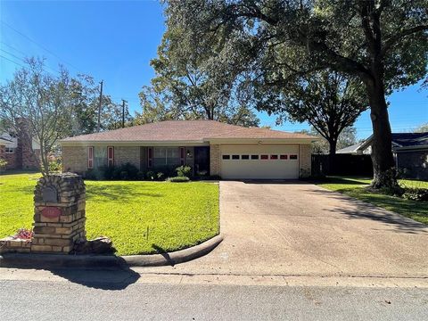 Photo of 158 Poinsetta Circle, Terrell, TX 75160 (MLS # 21090660)