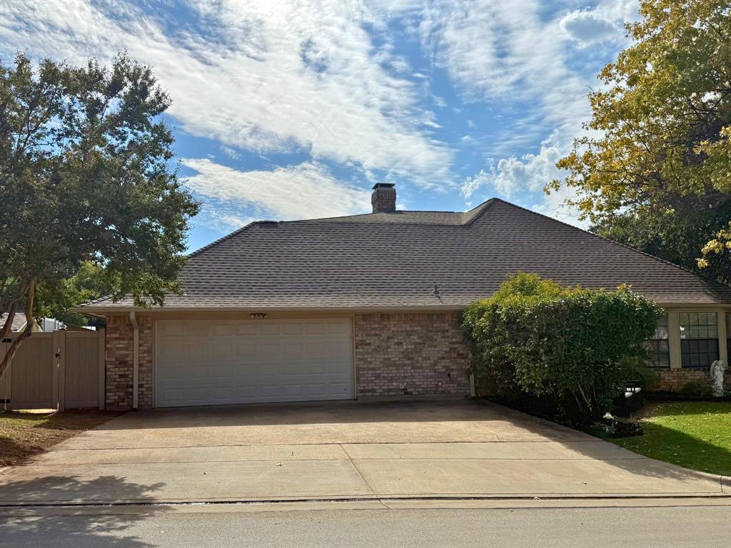 6004 Lakehurst Drive