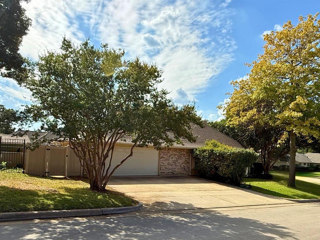 6004 Lakehurst Drive