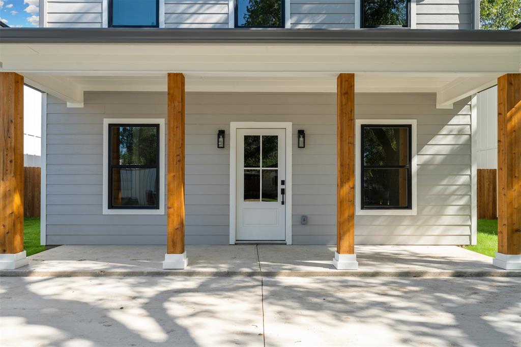 303 Live Oak Trail