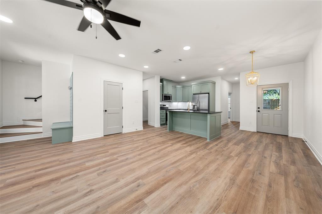 303 Live Oak Trail