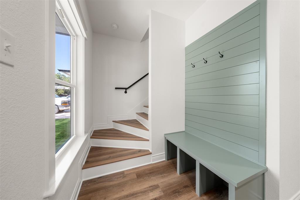303 Live Oak Trail