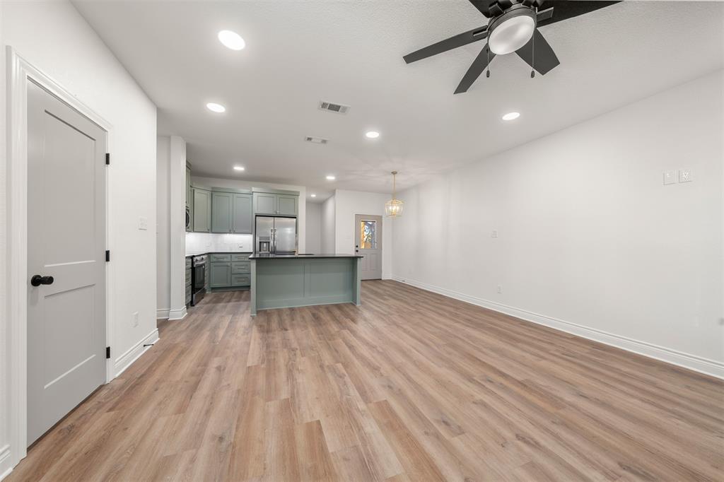303 Live Oak Trail