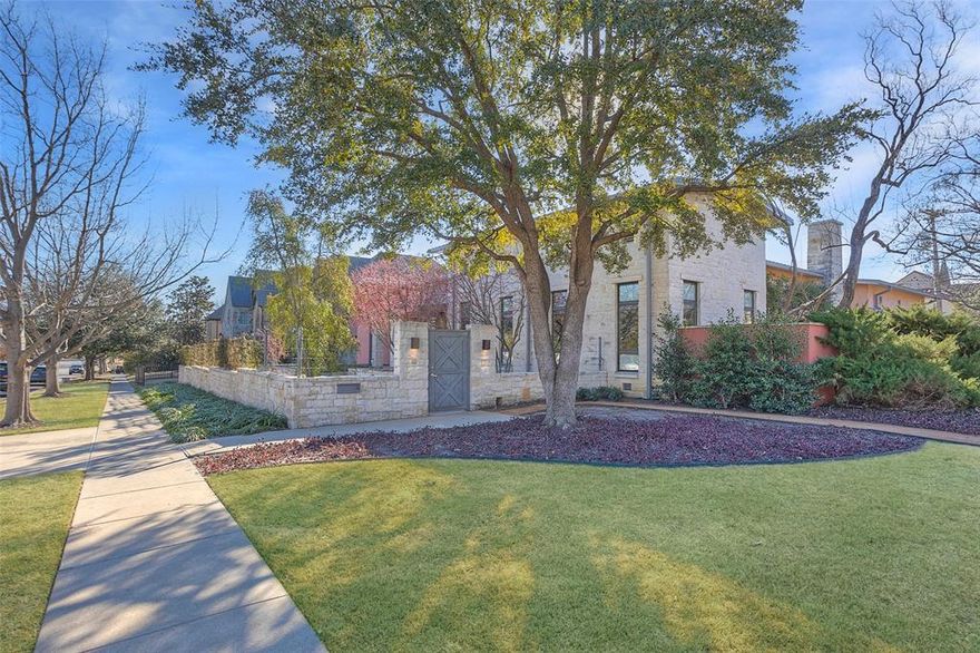 Experience luxury living at its finest in this contemporary gem! Featuring 3 bedrooms and 4 ensuite baths, this home offers unparalleled comfort and style. With separate primary baths and closets, every detail exudes sophistication. Marvel at the sleek limestone and stucco facade, situated on a double lot in a coveted corner location. Just steps away from the brand-new Hudson House restaurant and an array of dining and shopping options, embrace the allure of urban living. Enjoy the lock-and-leave lifestyle, just three blocks from River Crest Country Club. Unwind in the serene interior courtyard, complete with a spa and covered patio, adorned with beautiful, landscaped grounds. This residence epitomizes modern elegance and privacy, designed for the discerning homeowner.