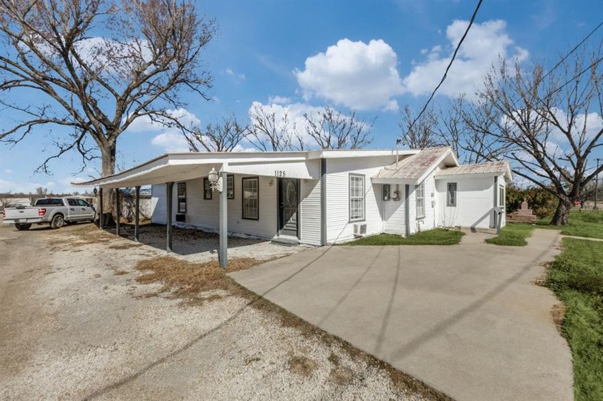 *Seller financing available! $10k down with 8.5% for 30 years* Welcome to this charming home in Mexia! Featuring two spacious living areas, this property offers plenty of room to relax, entertain, or create a flexible layout to suit your lifestyle. The kitchen boasts ample cabinet space, making storage and organization a breeze. Situated on a generous quarter-acre lot, the large yard provides endless possibilities—whether you’re dreaming of outdoor gatherings, gardening, or simply enjoying extra space. This home is a fantastic opportunity for first-time buyers or investors looking to add to their portfolio. With its great location and versatile layout, it’s full of potential and ready for your personal touch!