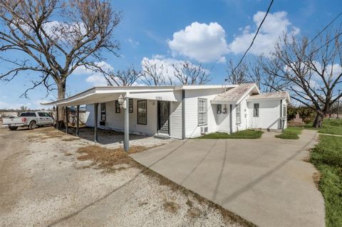 Photo of 1125 E Palestine Street, Mexia, TX 76667 (MLS # 21237857)