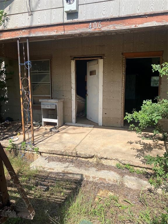 406 Crockett Street