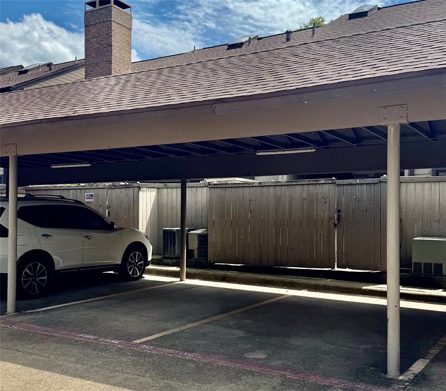 Glen Oaks Twnhms Condo - Residential