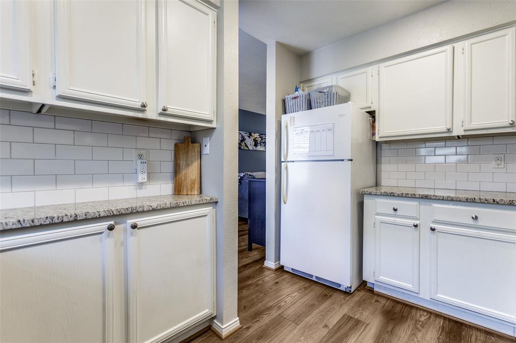 Glen Oaks Twnhms Condo - Residential