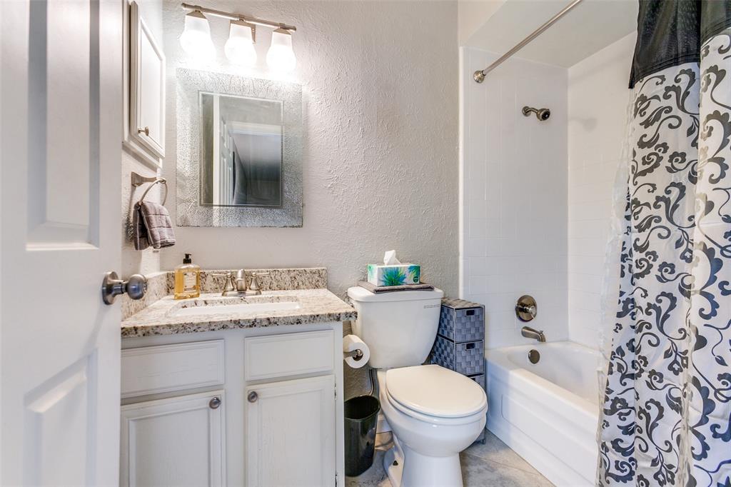 Glen Oaks Twnhms Condo - Residential