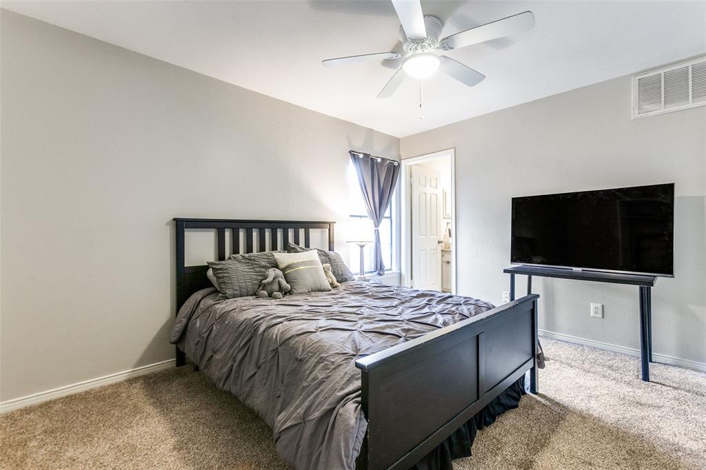 Glen Oaks Twnhms Condo - Residential